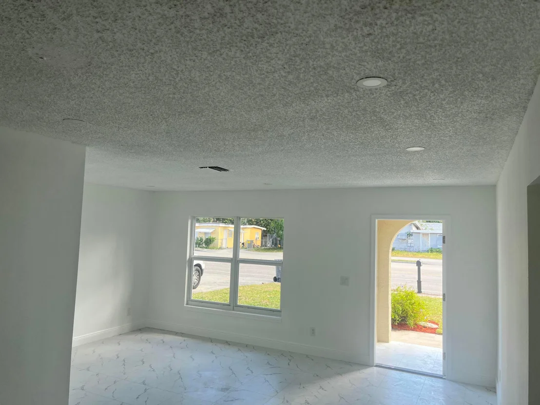 Photo of 2747 Summit Boulevard