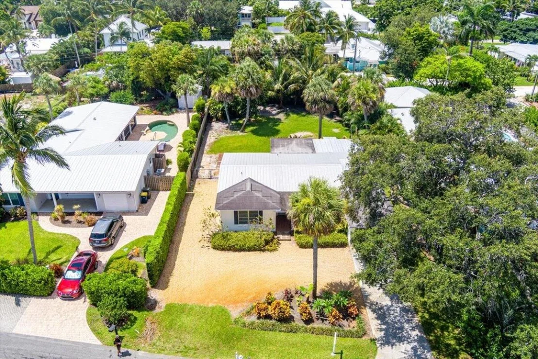 Photo of 804 SE Riverside Drive