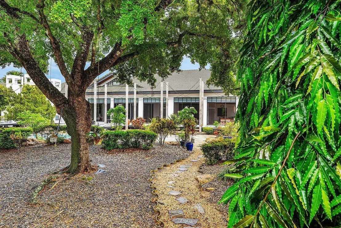Photo of 8549 SURREY Lane