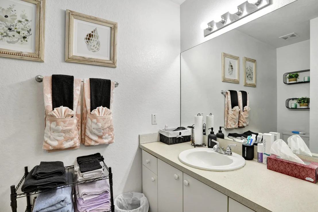 Photo of Unit 301 at 2901 Riverside Drive