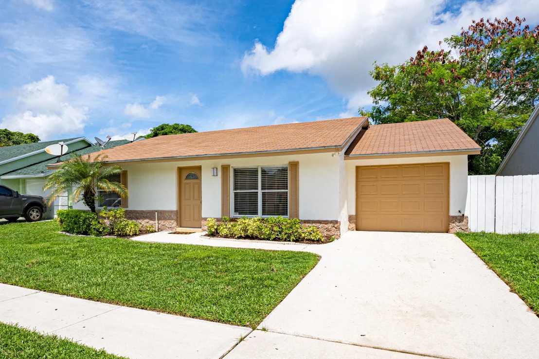 Photo of 5921 Ithaca Circle W