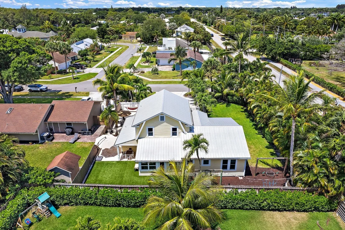 Photo of 715 Warren Drive
