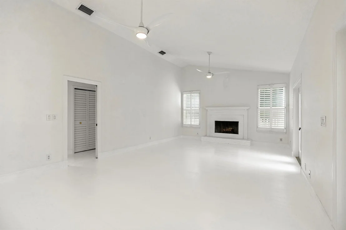 Photo of 136 N River Drive W