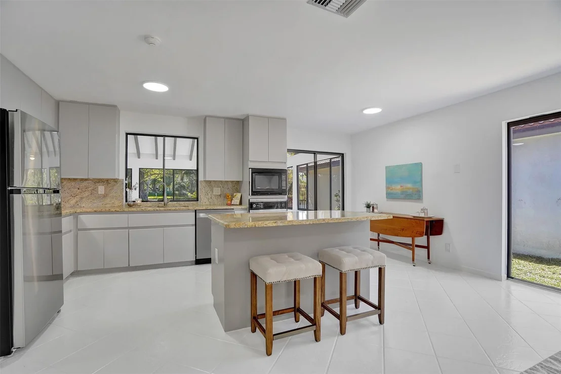 Photo of 2183 Montpeliar