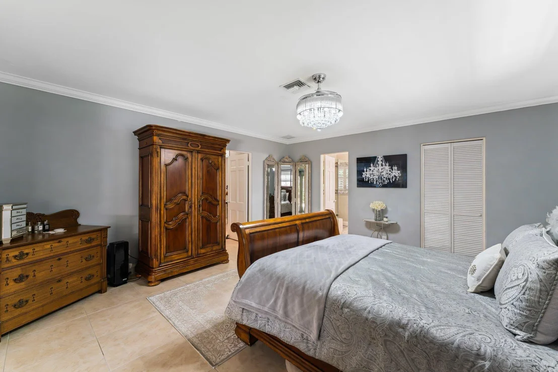 Photo of 230 Fairway W