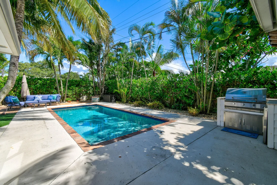 Photo of 106 Windsor Road E