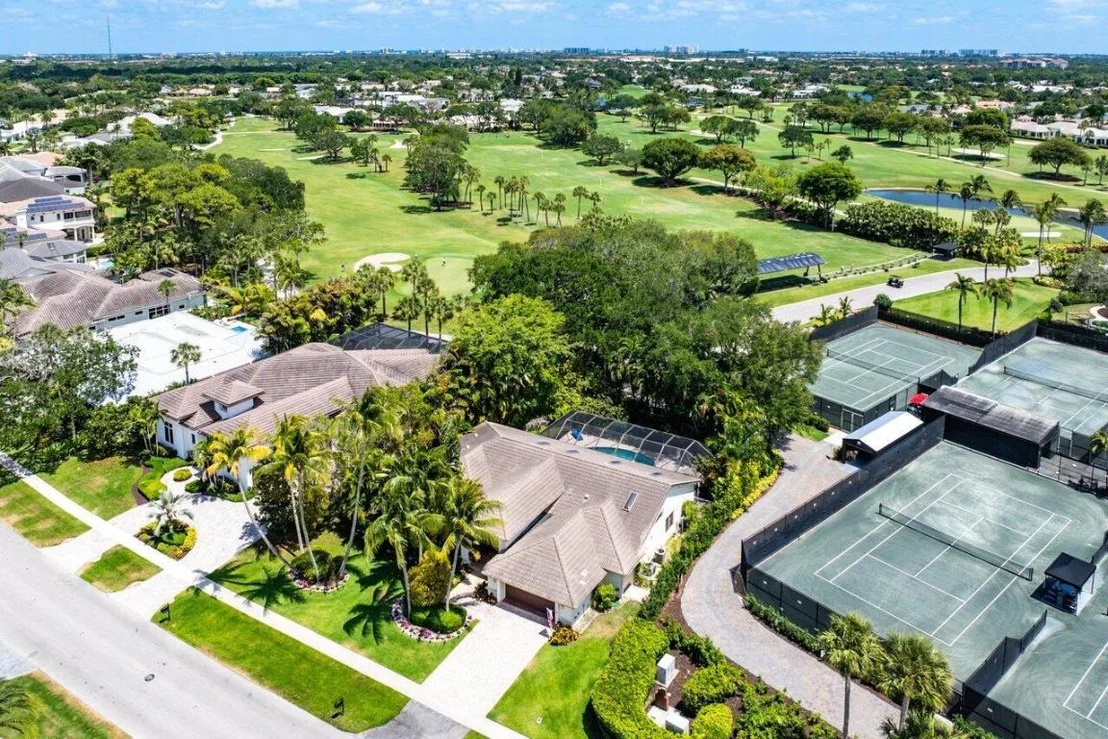 Photo of 4590 Live Oak Boulevard