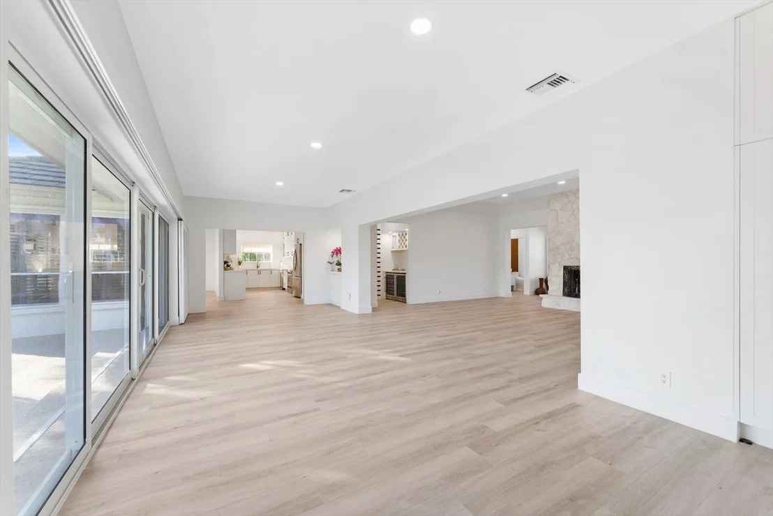Photo of 872 Lilac Drive