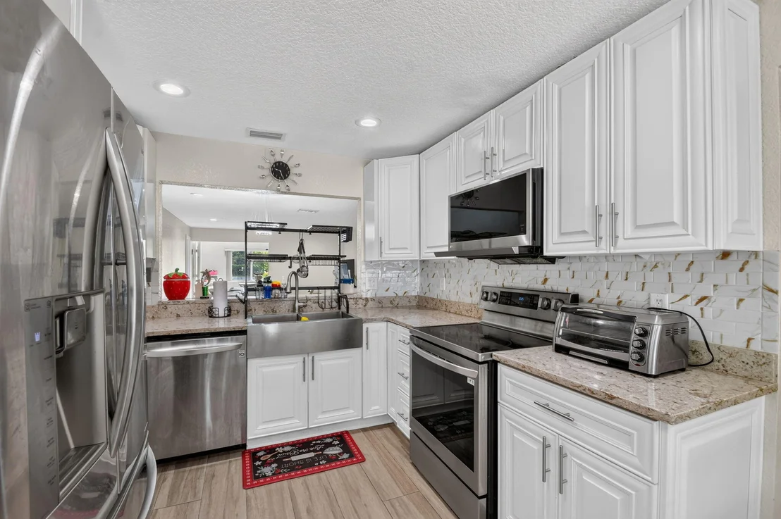 Photo of 7099 PINE MANOR Drive