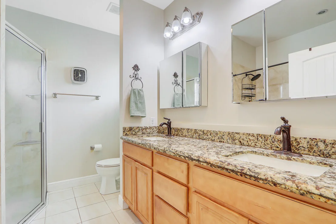 Photo of 17580 Cinquez Park Road E
