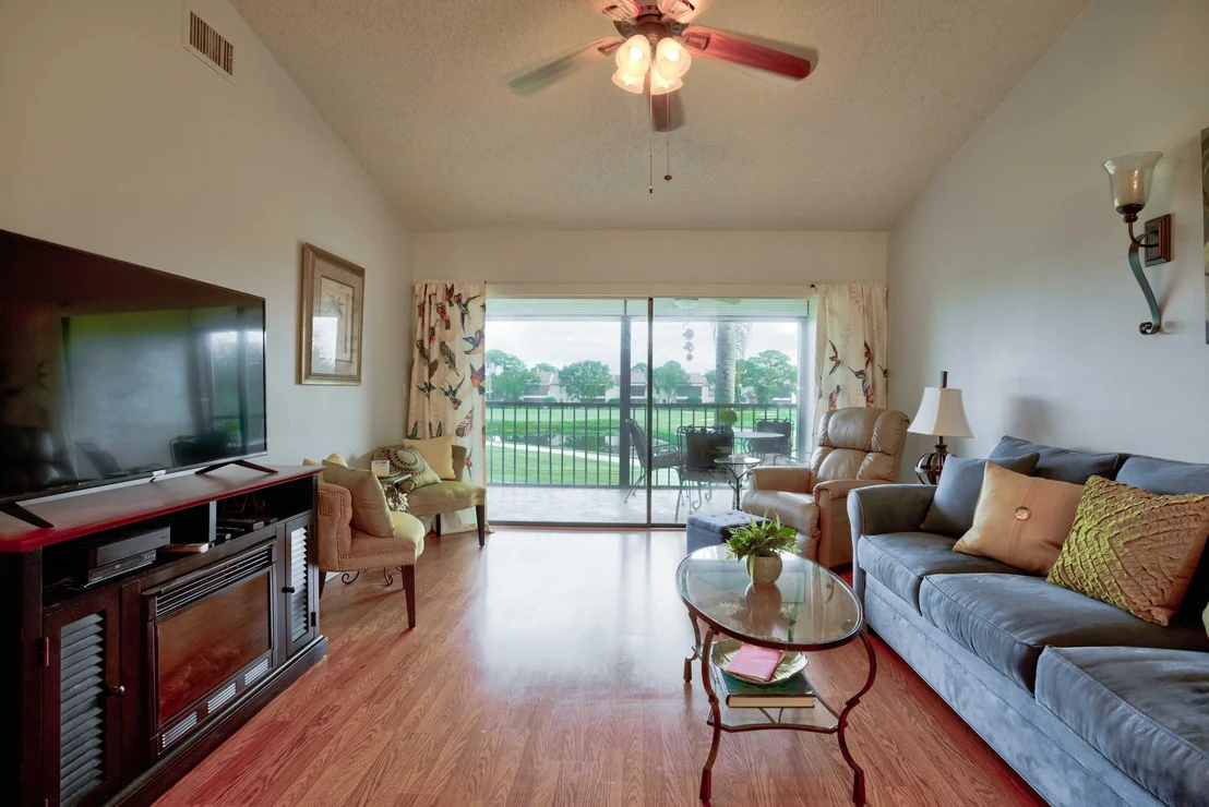 Photo of Unit E at 702 Pinecrest Circle