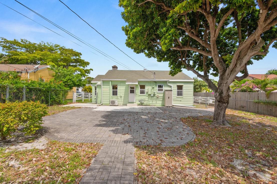 Photo of 722 Hampton Road