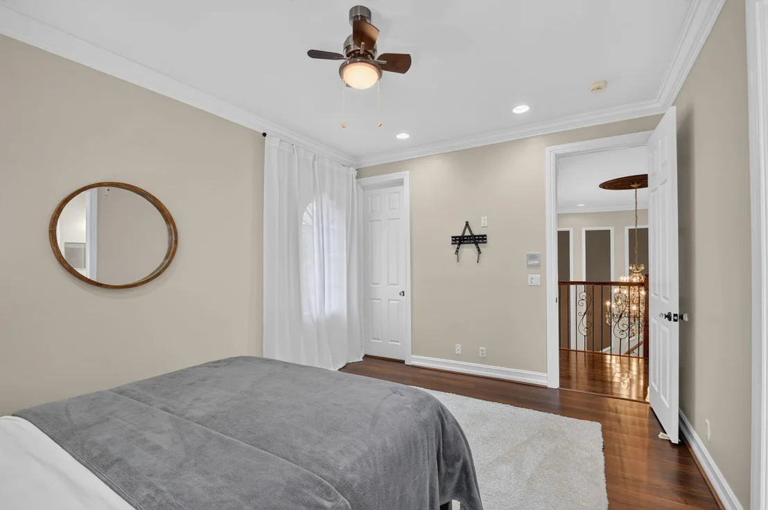 Photo of 718 Edgebrook Lane