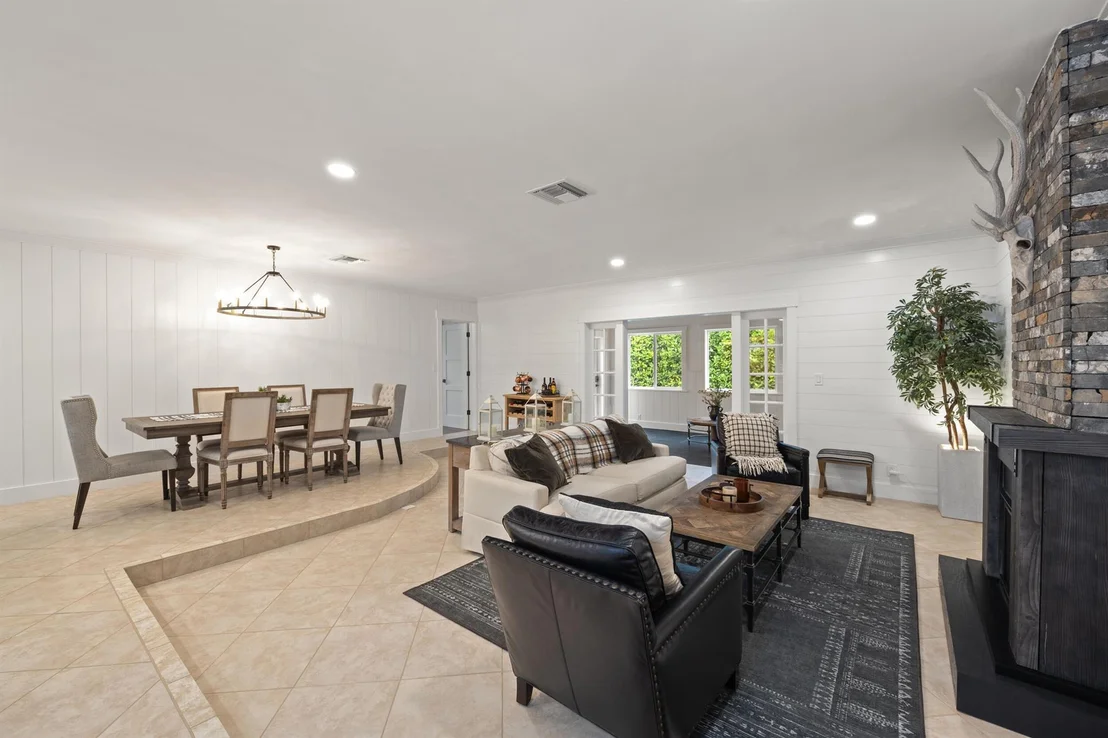 Photo of 370 Mars Avenue