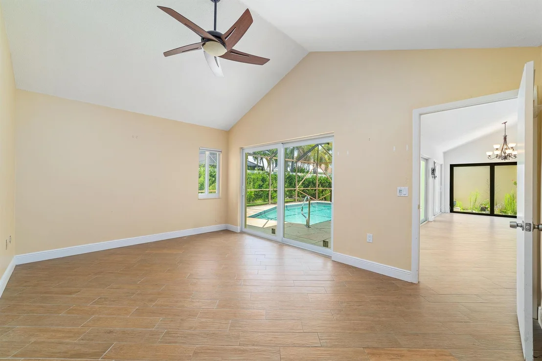 Photo of 418 River Edge Road