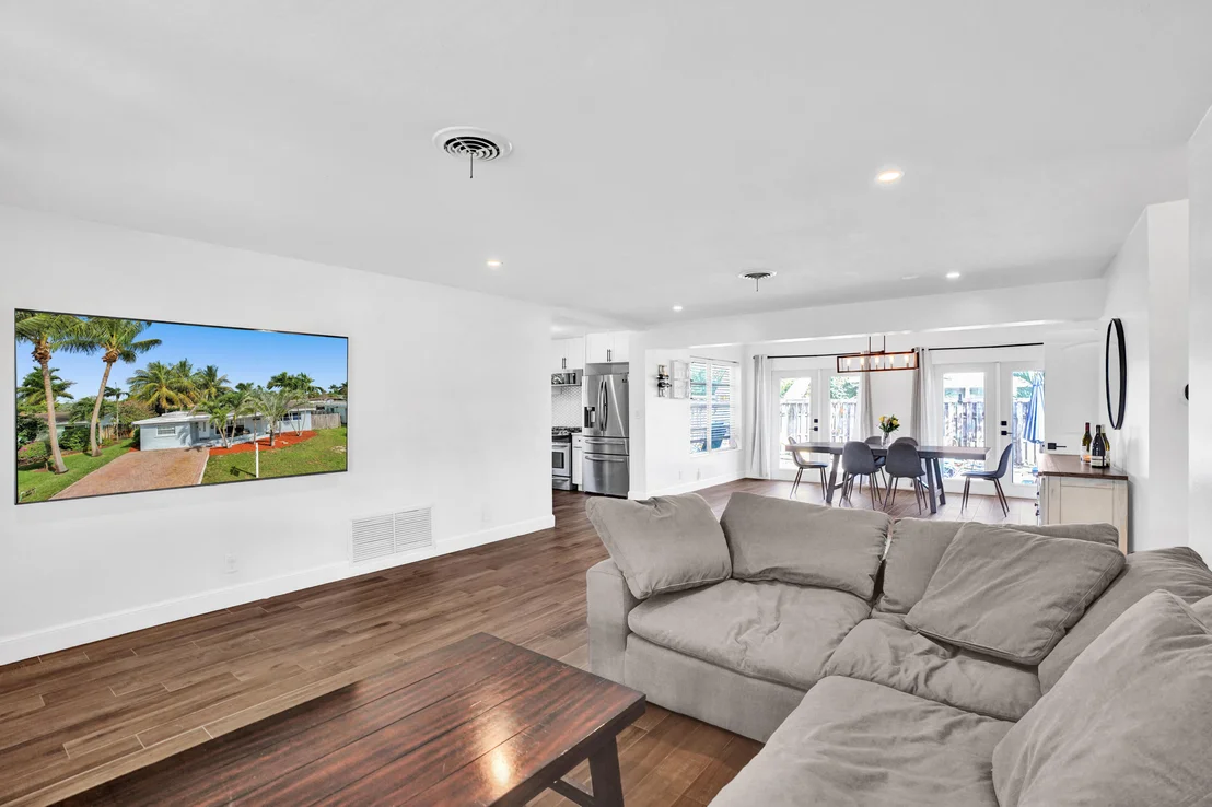 Photo of 825 SE 16th Place