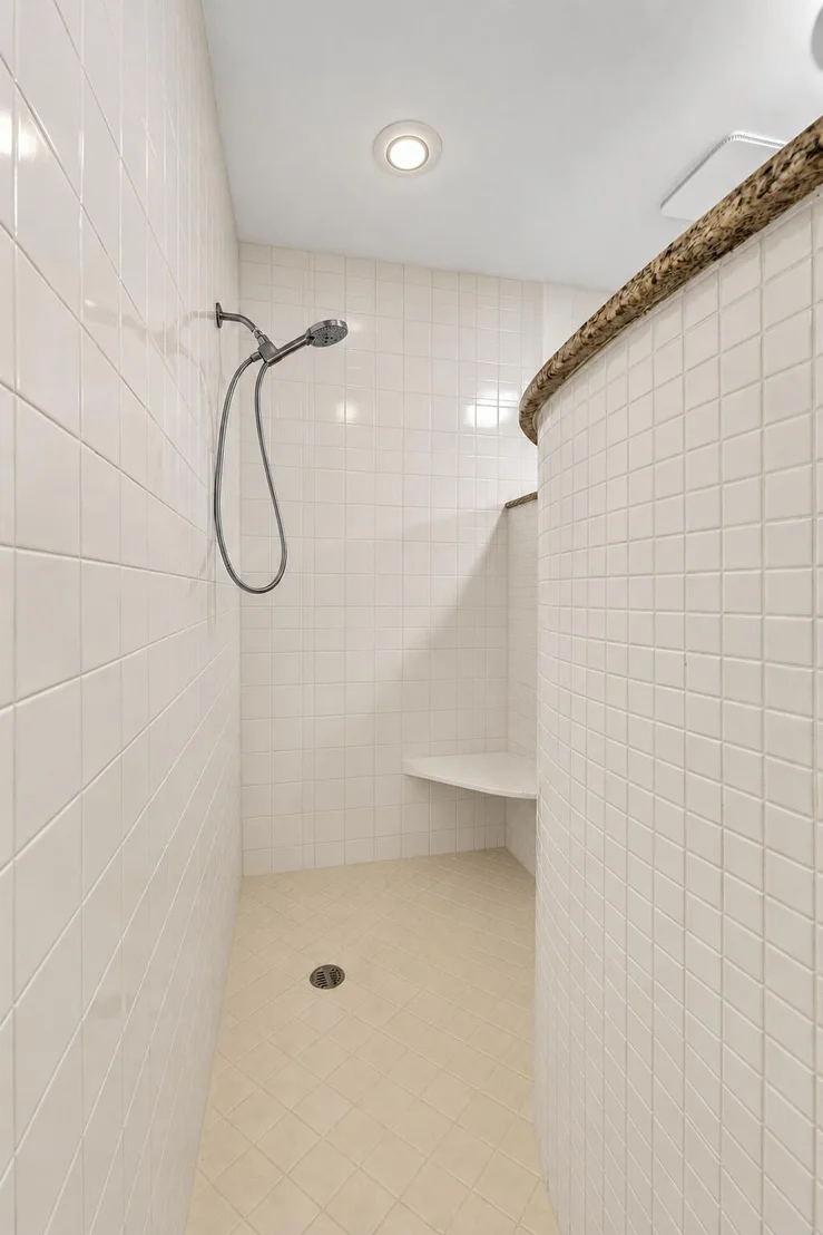Photo of 4167 Russell Street