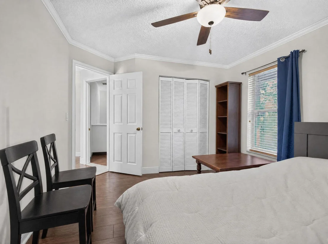 Photo of 832 WATERVIEW Drive