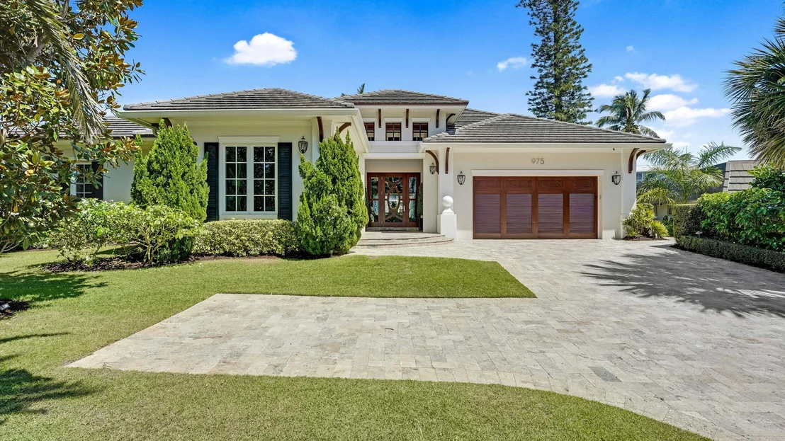 Photo of 975 Banyan Drive