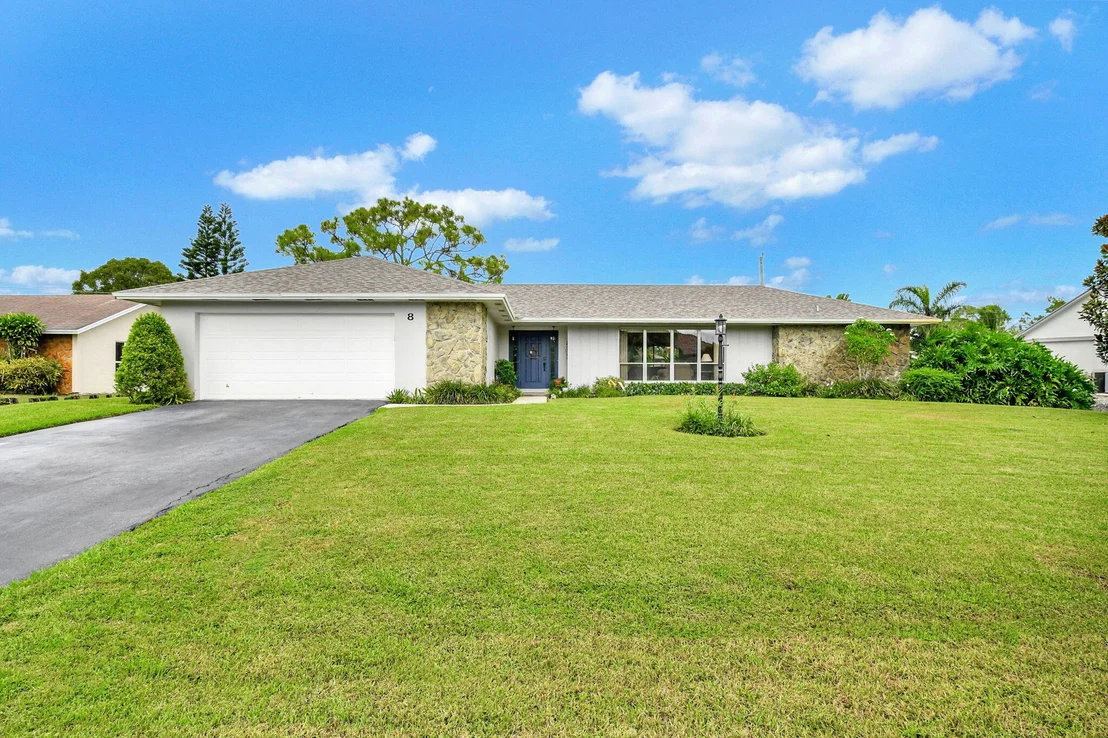 Photo of 8 W Cypress Road