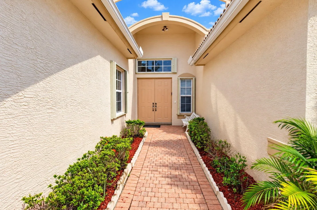 Photo of 8855 Starhaven Cove