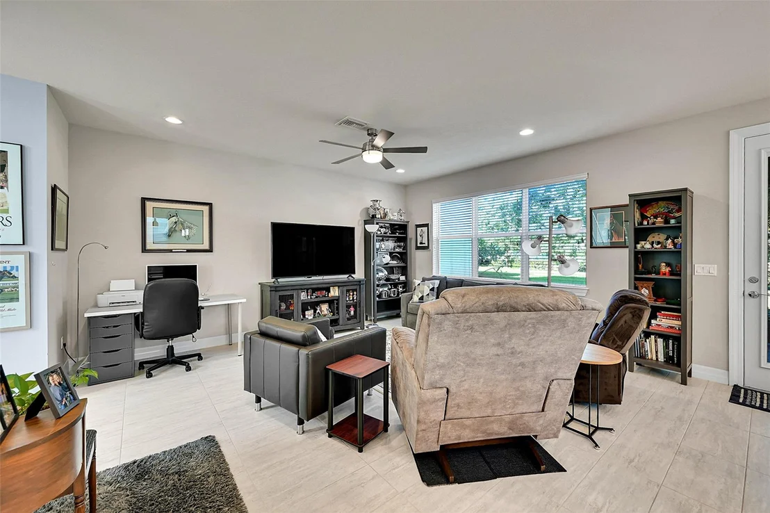 Photo of 964 Banyan Drive