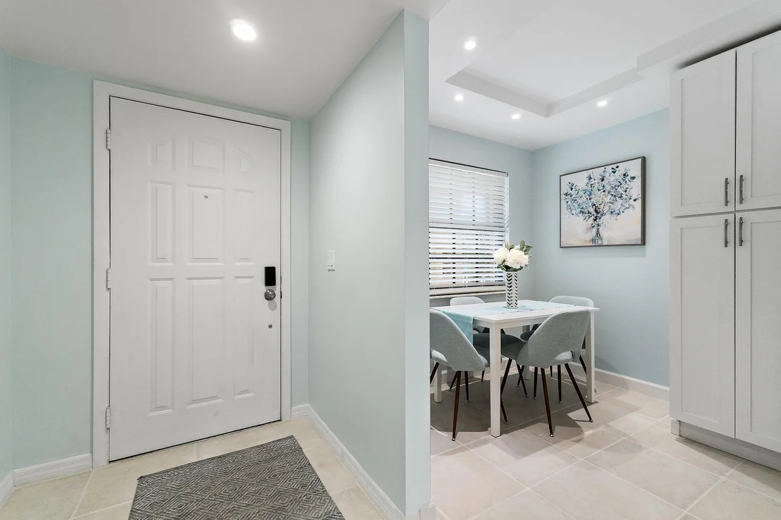Photo of Unit F at 401 Pinecrest Circle