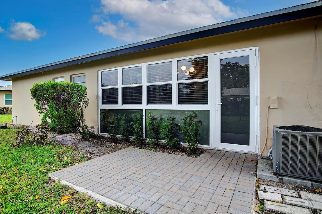 Photo of Unit C at 947 Circle Drive
