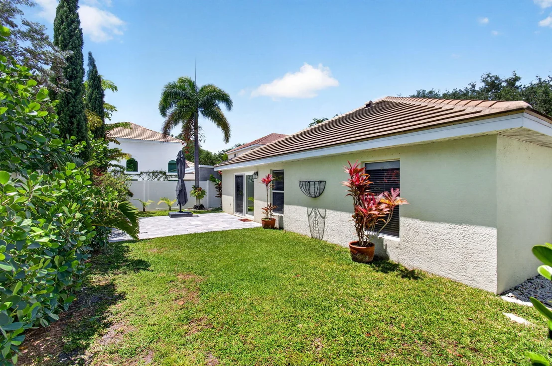 Photo of 1142 Canoe Point