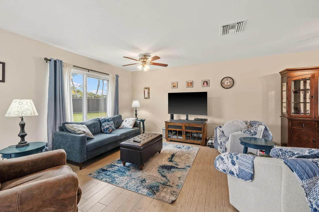 Photo of 119 Lakeside Circle