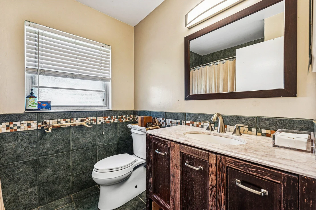 Photo of 838 NW 9th Way
