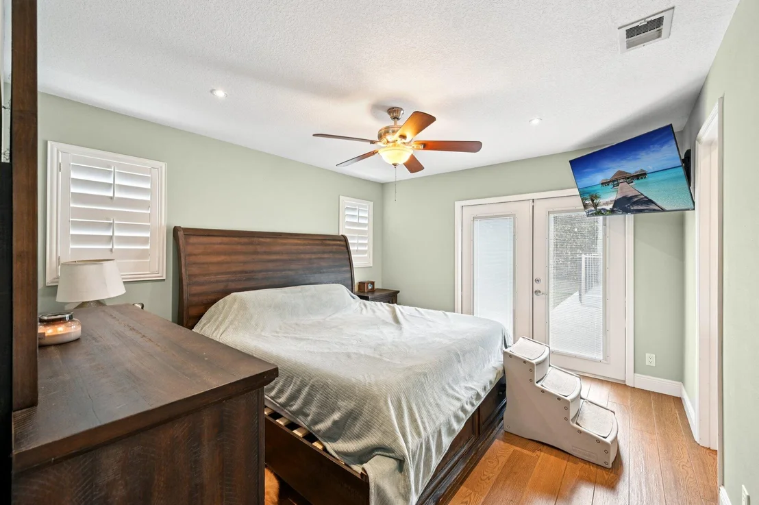 Photo of 405 E Whitney Drive
