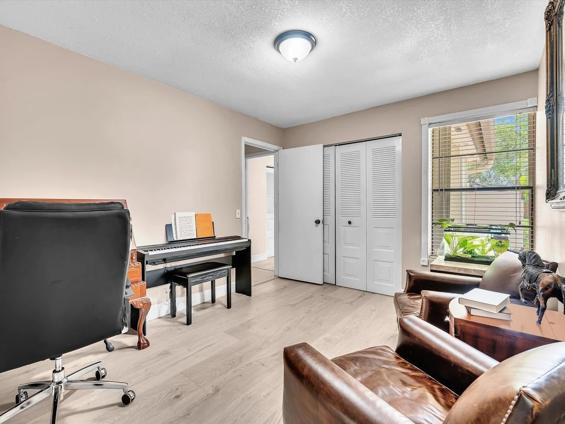 Photo of 2310 Dover