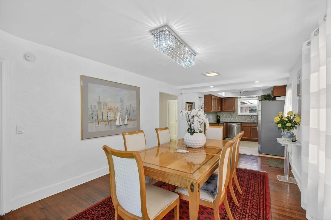 Photo of 328 Monroe Drive