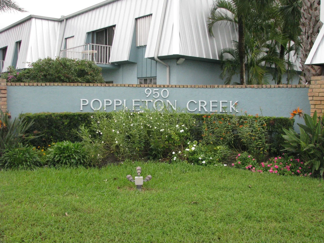 Photo of Unit D4 at 950 S Kanner Highway