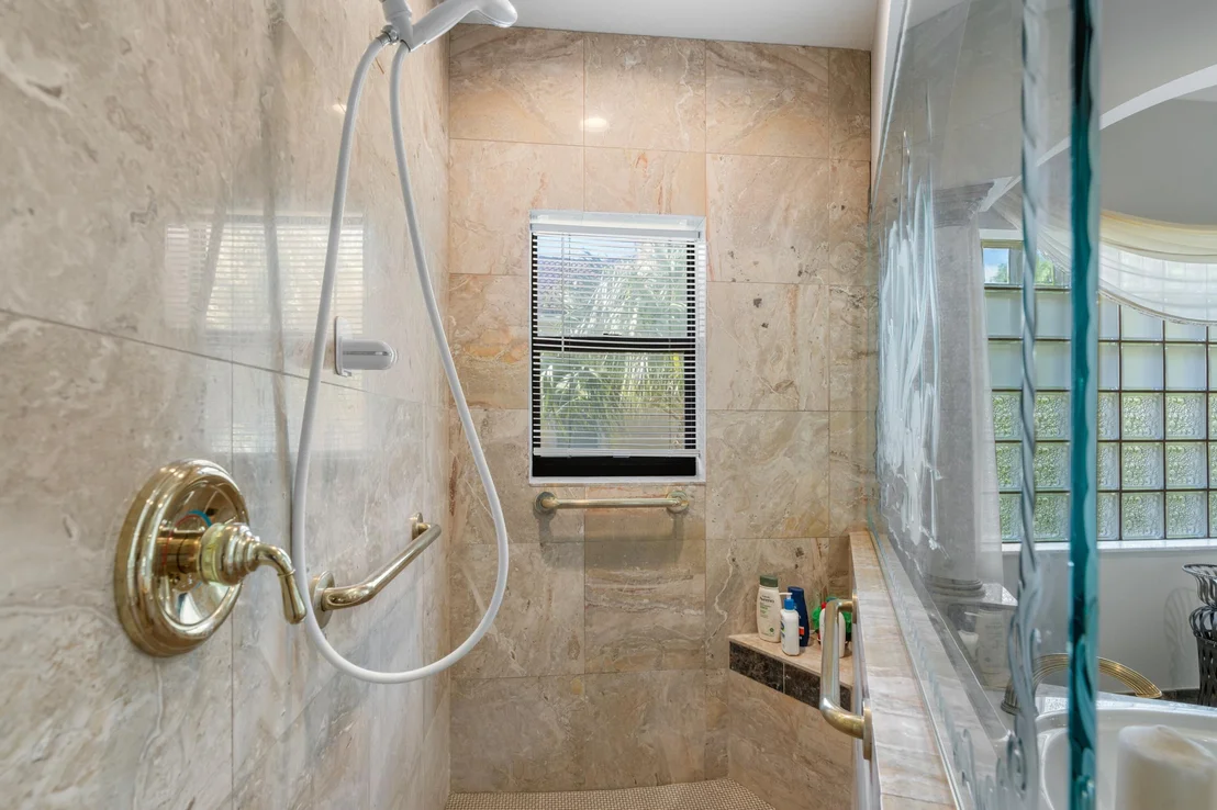 Photo of 1010 Pine Point Road