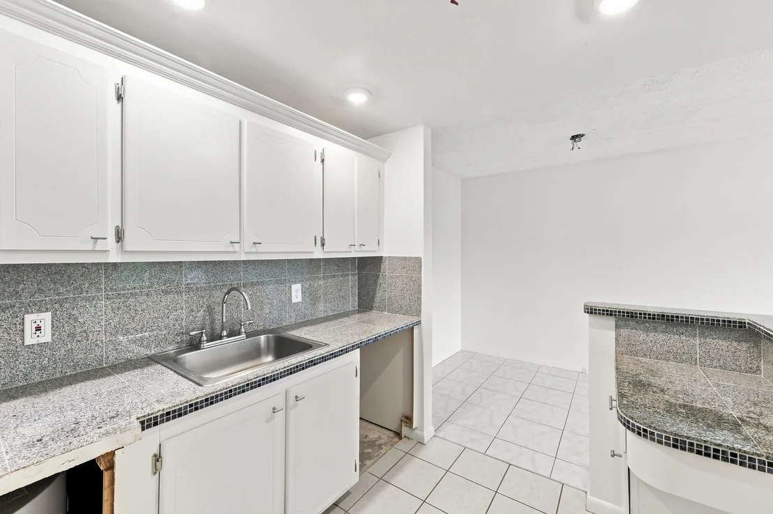 Photo of Unit 310 at 310 OAKRIDGE R Court