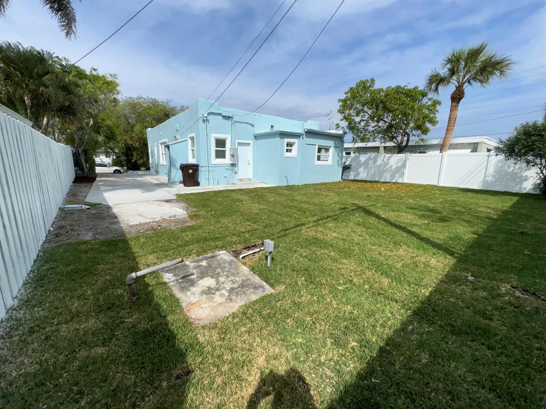 Photo of 418 Colonial Road