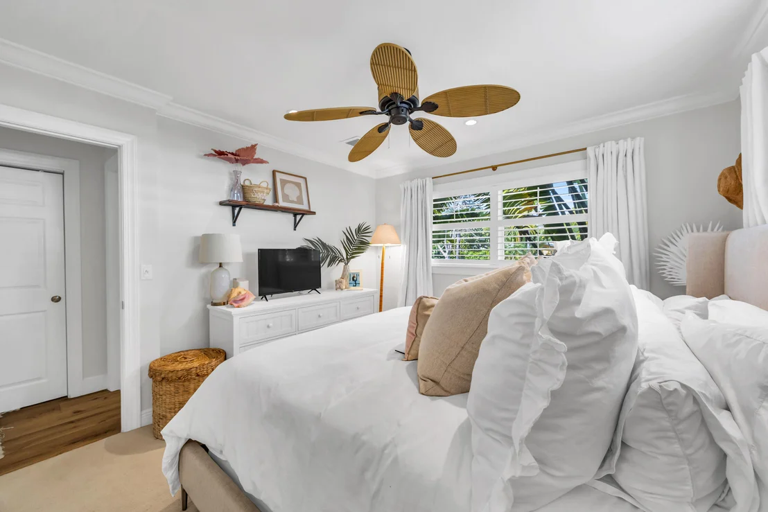 Photo of 366 ELM Avenue