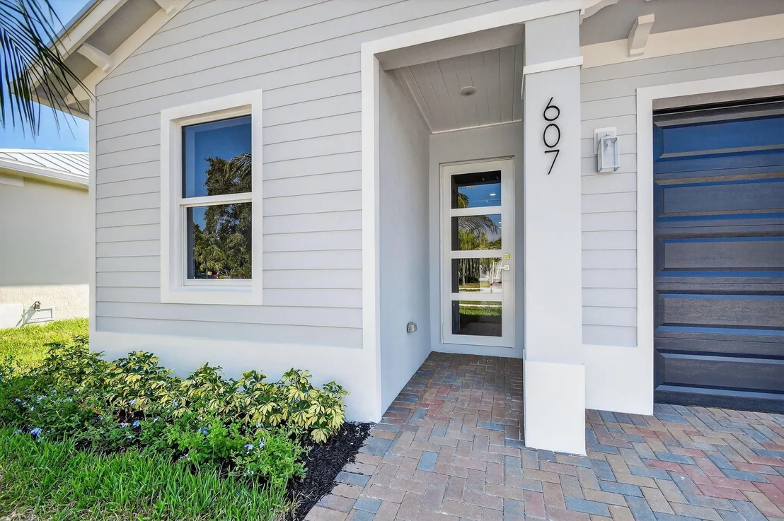 Photo of 607 N Loxahatchee Drive