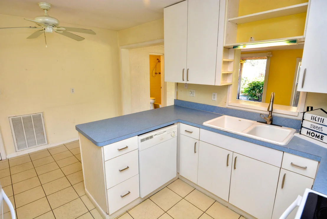 Photo of 2359 NW Sunset Boulevard