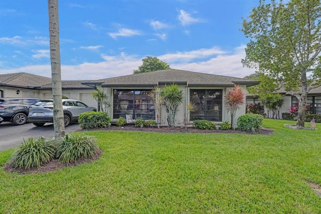 Photo of Unit B at 4761 Greentree Crescent