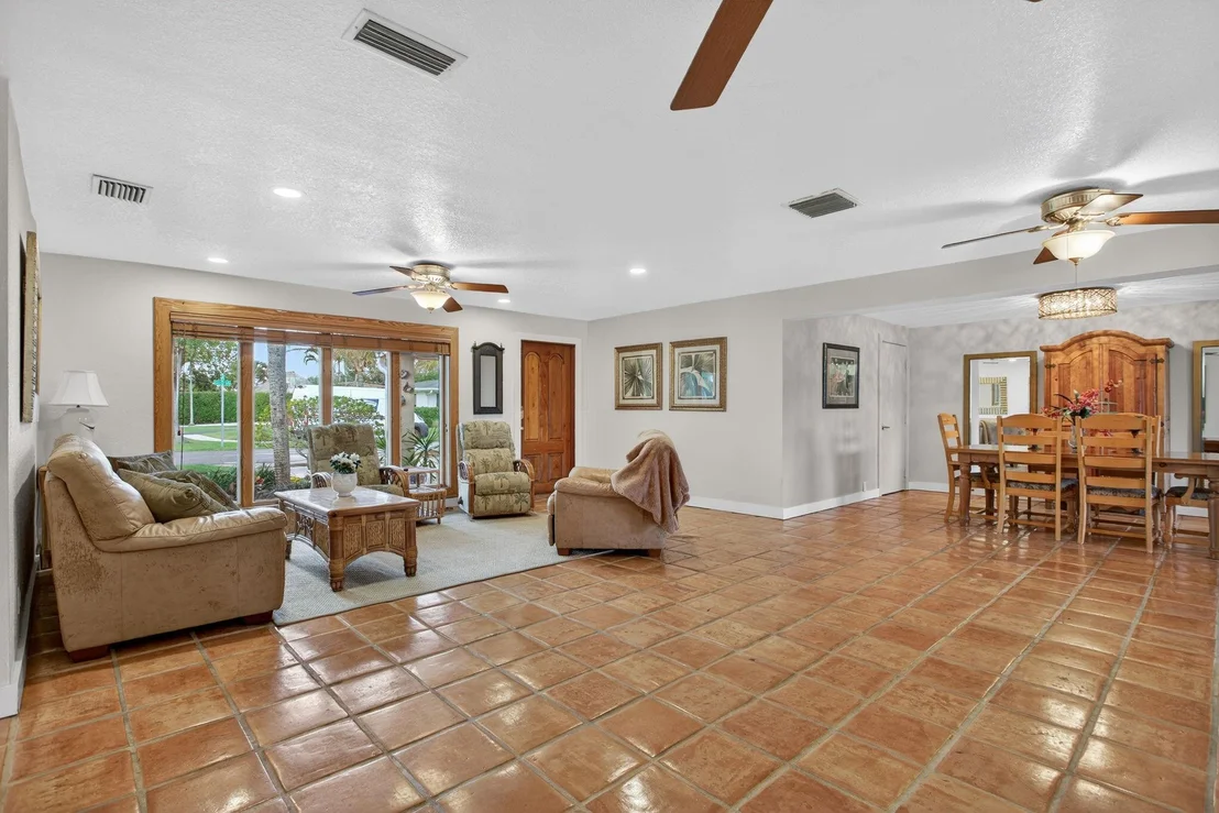 Photo of 900 SE 3rd Terrace