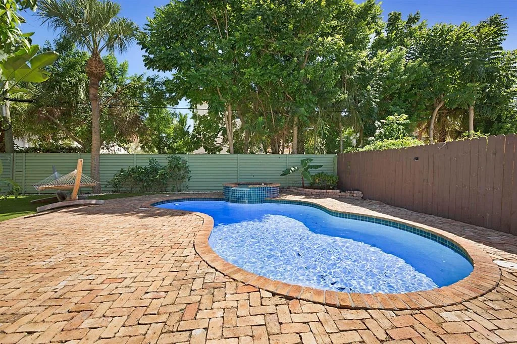 Photo of 308 Monroe Drive