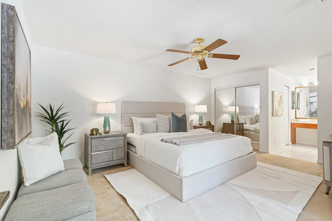 Photo of 3579 Commodore Circle