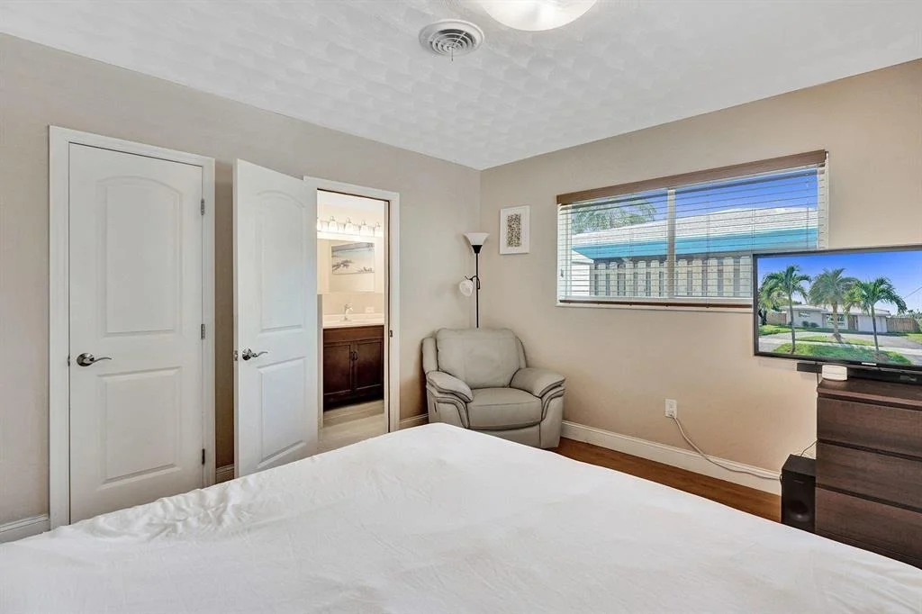 Photo of 371 SE 5th Avenue