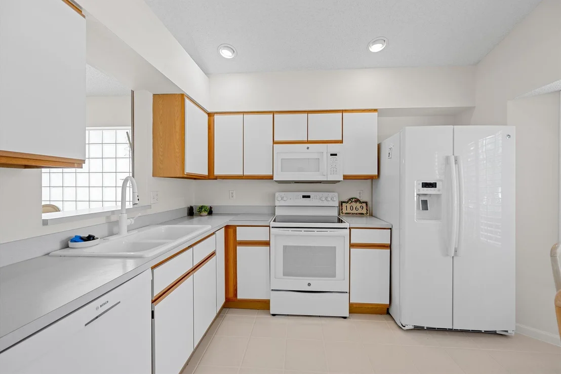 Photo of 1069 Aviary Road