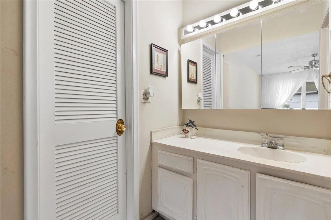 Photo of Unit D at 560 High Point Drive