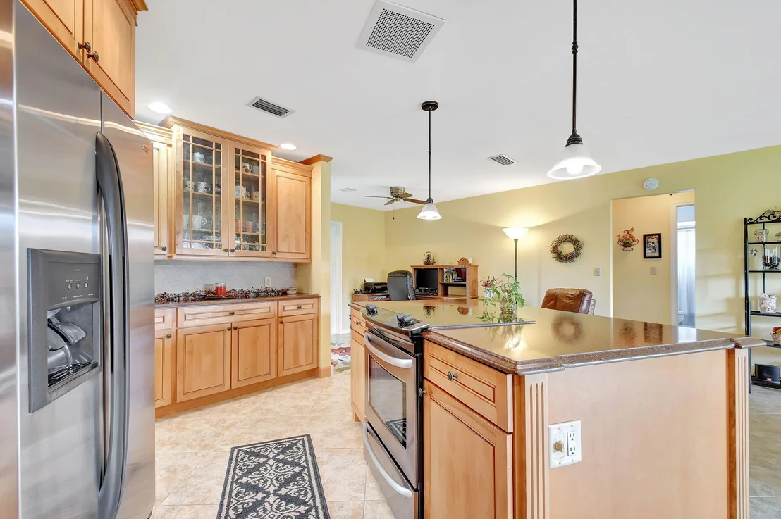 Photo of 8 W Cypress Road