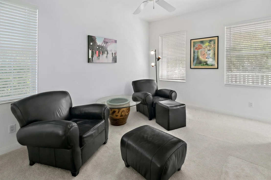Photo of 2616 E Community Drive